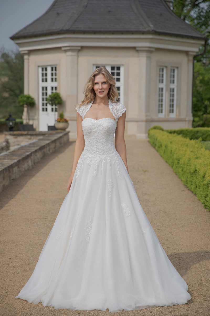 Amera Vera Kollektion 2020 ivory Brautkleid Abelone B2032 2 bei Marinette Brautmoden in Dortmund