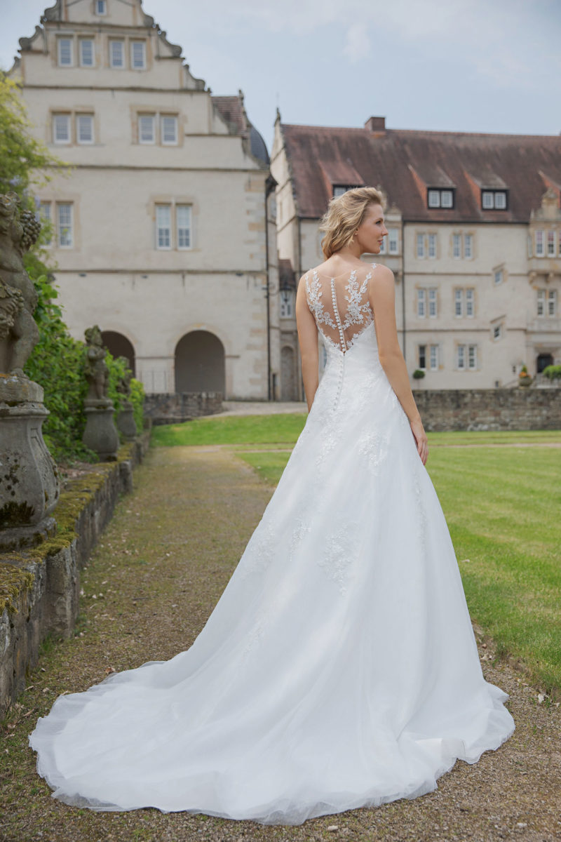 Amera Vera Kollektion 2020 ivory Brautkleid Asttrid B2036 5 bei Marinette Brautmoden in Dortmund