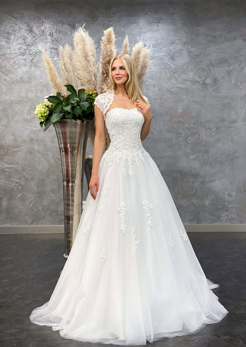 Amera Vera 2021 Brautkleid B2132 2 bei Marinette Brautmoden Dortmund